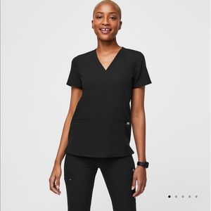 Figs Casma™ Three-Pocket Scrub Top